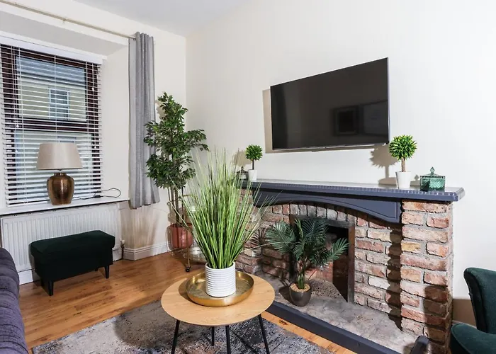 Bright 3Bed Sleeps 9 With Secret Garden 5Min Walk To Town