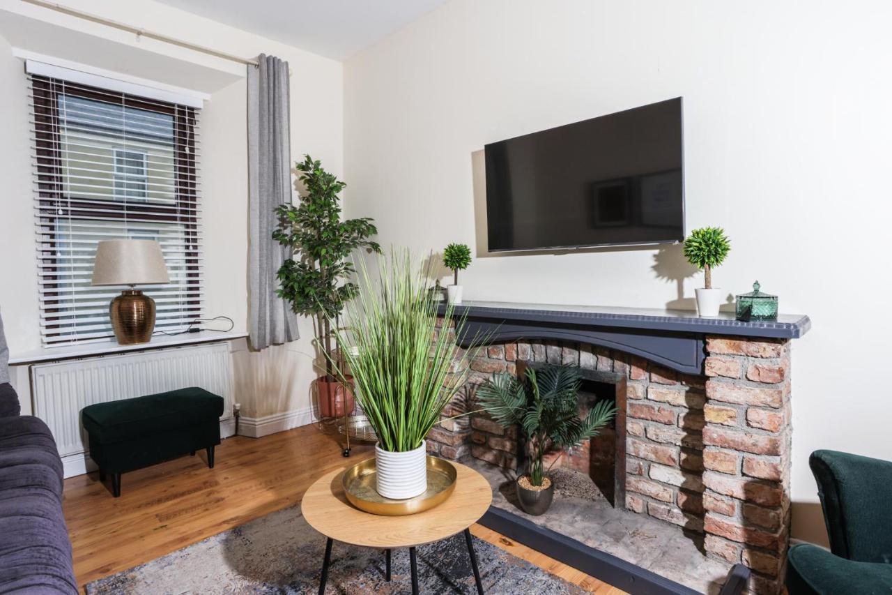 Villa Bright 3bed Sleeps 9 With Secret Garden 5min Walk To Town